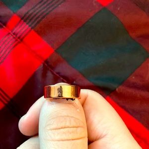 Women’s size 6 rose gold ring